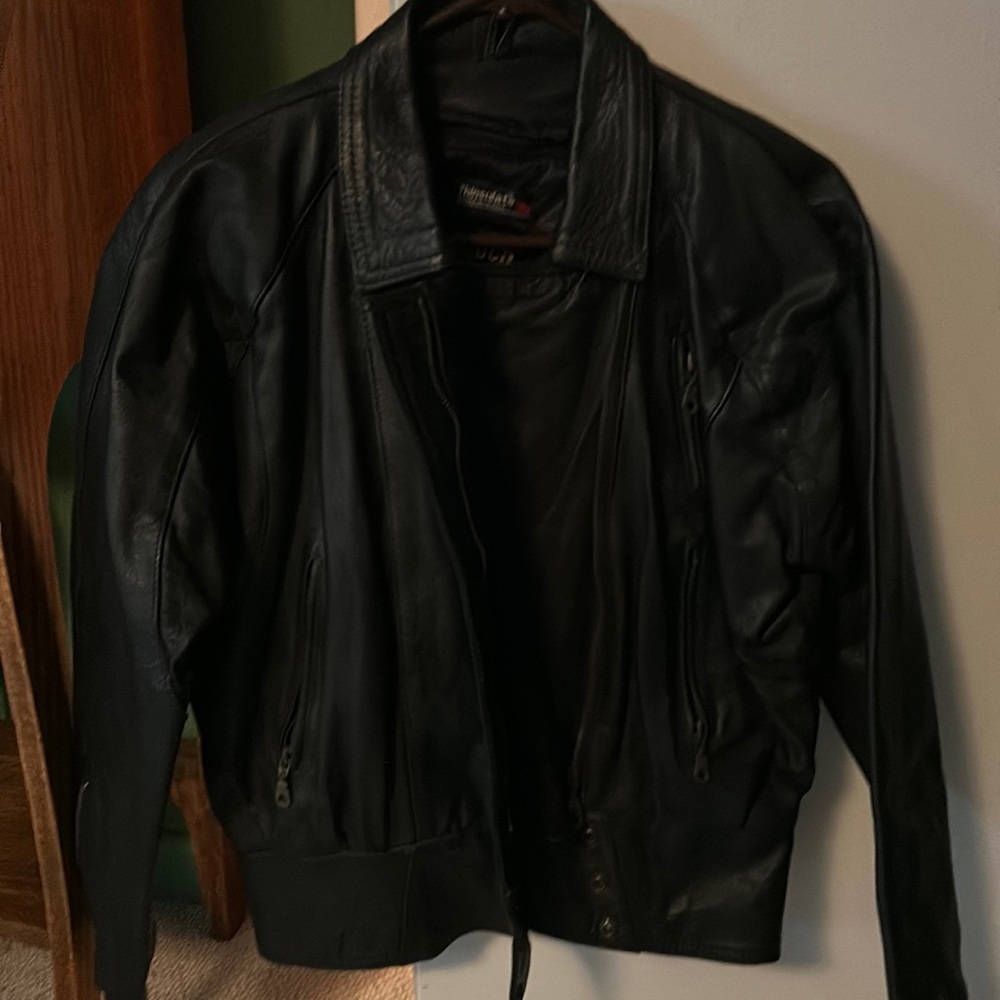 Leather coat women size 8 black great condition